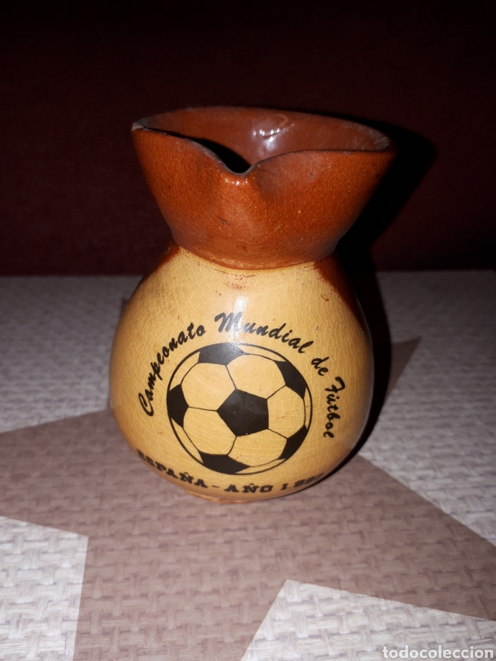 Coleccionismo deportivo: Peque&ntilde;a jarra de barro para vino Espa&ntilde;a a&ntilde;o 1982 mundial