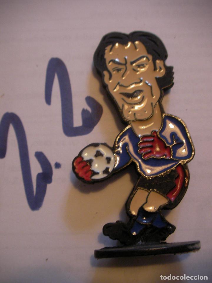 Sammelleidenschaft Sport: ANTIGUA FIGURA DE METAL JUGADOR DEL BARCA +- 7 CM - V.BAIA - ENVIO INCLUIDO A ESPA&Ntilde;A