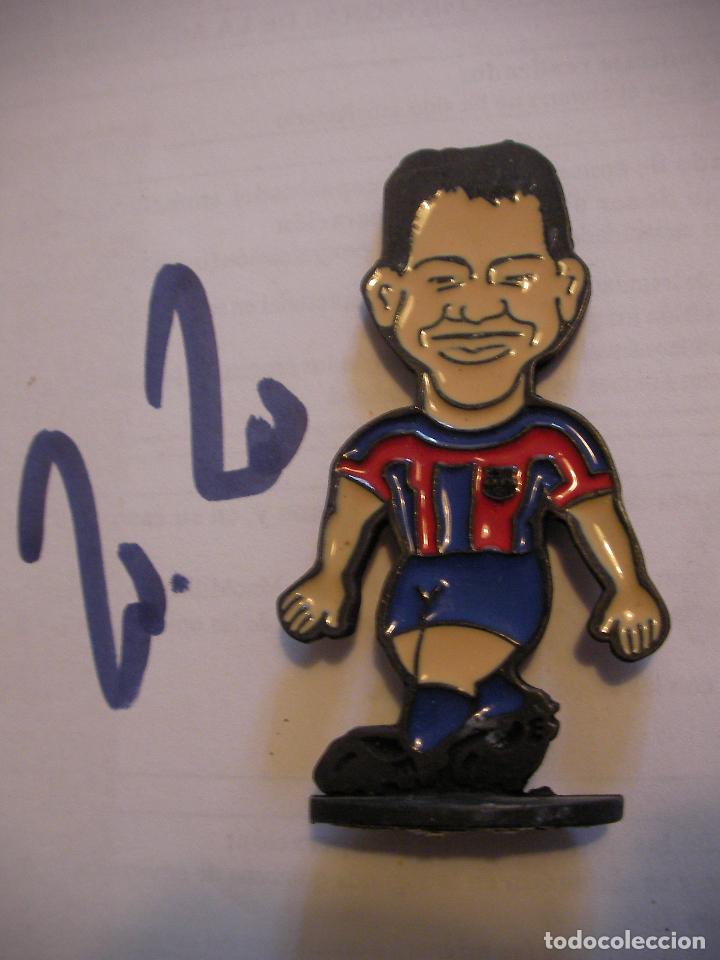 Sammelleidenschaft Sport: ANTIGUA FIGURA DE METAL JUGADOR DEL BARCA +- 7 CM - CELADES - ENVIO INCLUIDO A ESPA&Ntilde;A