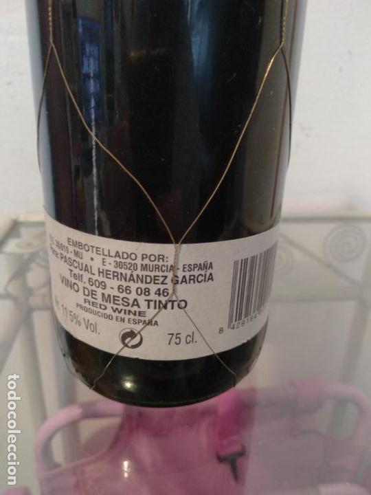 Coleccionismo deportivo: Botella Atl&eacute;tico de Madrid decorada a mano - Foto 3