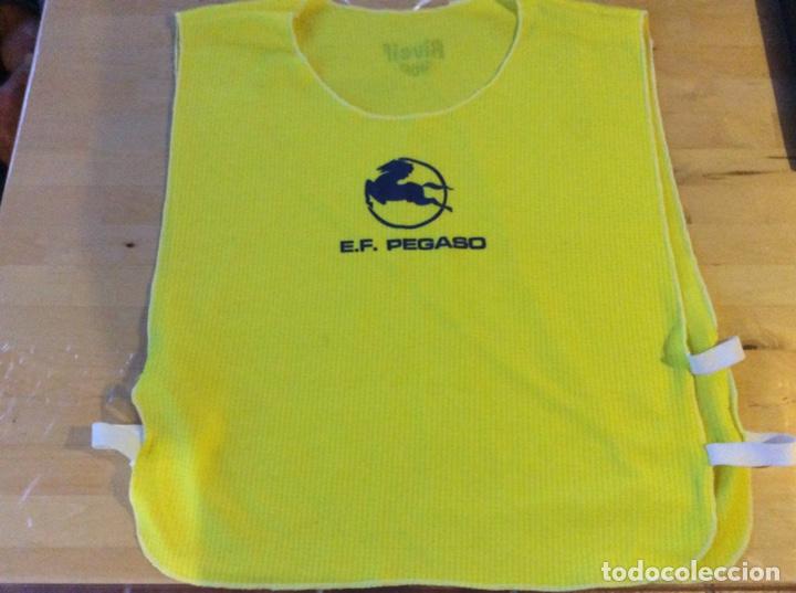 Coleccionismo deportivo: Antiguo chaleco futbol equipo Pegaso