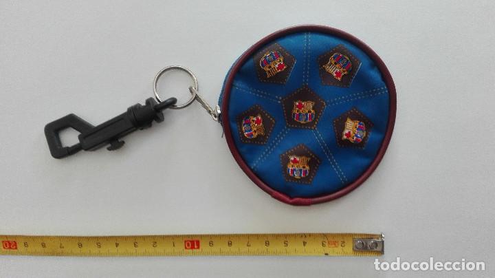 Coleccionismo deportivo: VINTAGE MONEDERO LLAVERO REDONDO FUTBOL CLUB BARCELONA A&Ntilde;OS 90 VER FOTOS