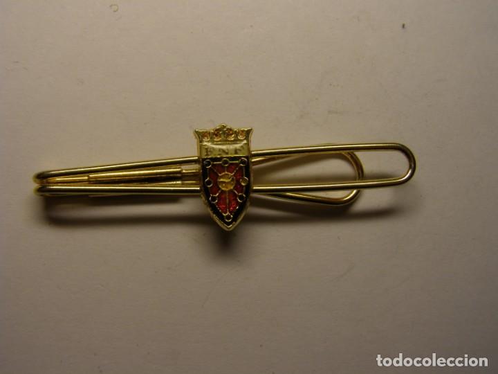 Sammelleidenschaft Sport: Pisacorbatas con escudo de la Federaci&oacute;n Navarra de Futbol.