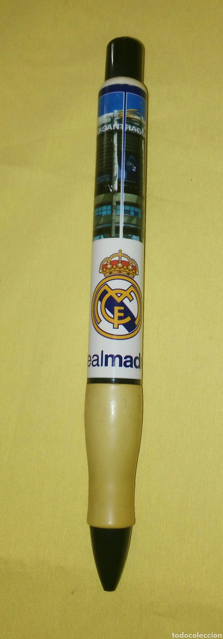 Coleccionismo deportivo: BOLIGRAFO GIGANTE 32 CMTS. REAL MADRID-SANTIAGO BERNABEU. ENVIO INCLUIDO.