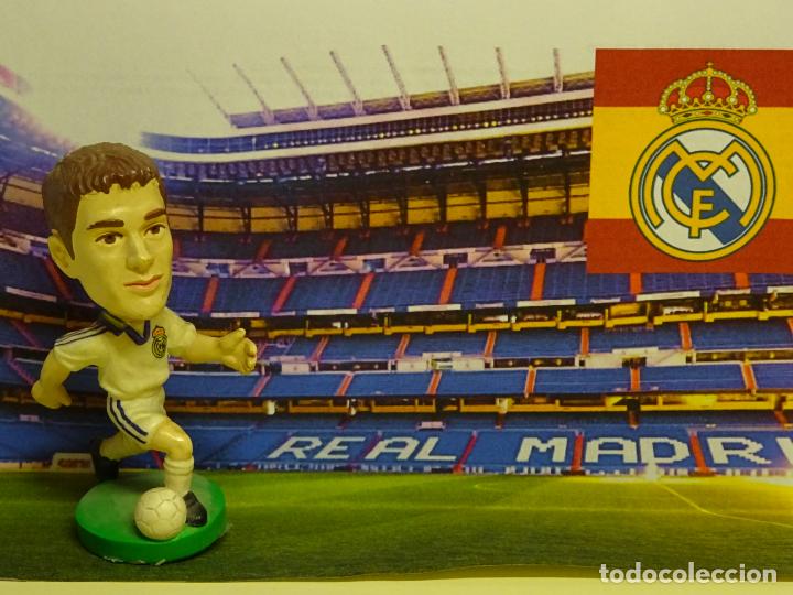 Coleccionismo deportivo: MU&Ntilde;ECO FIGURA JUGADOR F&Uacute;TBOL. REAL MADRID CLUB DE F&Uacute;TBOL 2000 2001. IVAN HELGUERA. 30 GR