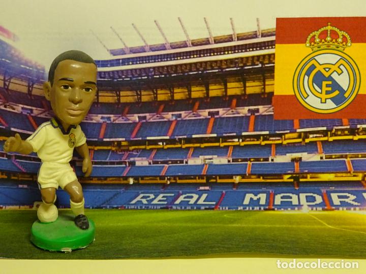 Collectionnisme sportif: MU&Ntilde;ECO FIGURA JUGADOR F&Uacute;TBOL. REAL MADRID CLUB DE F&Uacute;TBOL 2000 2001. FLAVIO CON&Ccedil;EI&Ccedil;AO. 30 GR