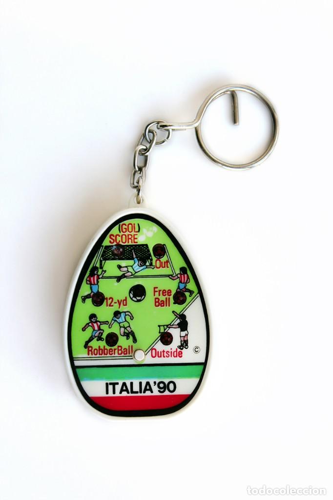 Sammelleidenschaft Sport: Llavero con juego de f&uacute;tbol, mundial Italia 90. Micro game. No he podido probar si funciona