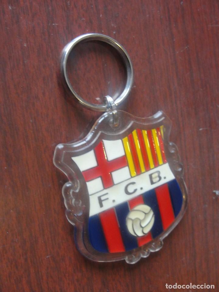 Sports collectibles: LLAVERO ESCUDO PLASTICO BAR&Ccedil;A - F C BARCELONA - 1975 / 2002 MODELO