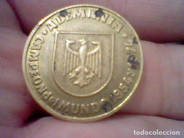 Coleccionismo deportivo: ALEMANIA MONEDA PROMOCIONAL PREMIUM YOGUR DANONE MUNDIAL 1982 USADA