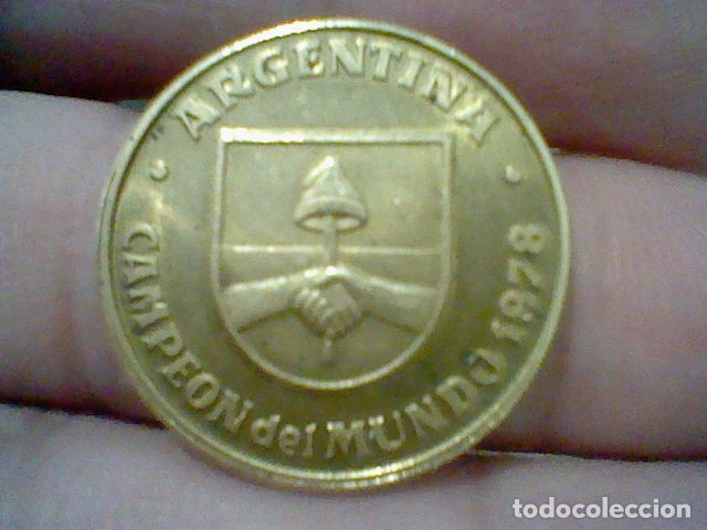 Coleccionismo deportivo: ARGENTINA MONEDA PROMOCIONAL PREMIUM YOGUR DANONE MUNDIAL 1982 USADA