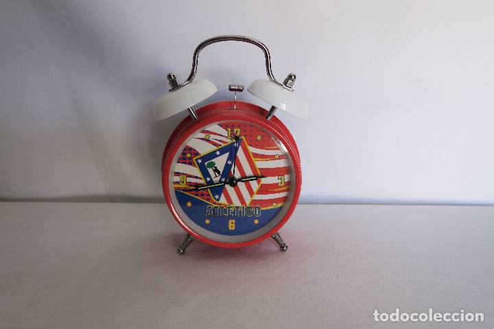 Sammelleidenschaft Sport: RELOJ DESPERTADOR ATLETICO DE MADRID MUY BUEN ESTADO FALTA TAPA DE PILA