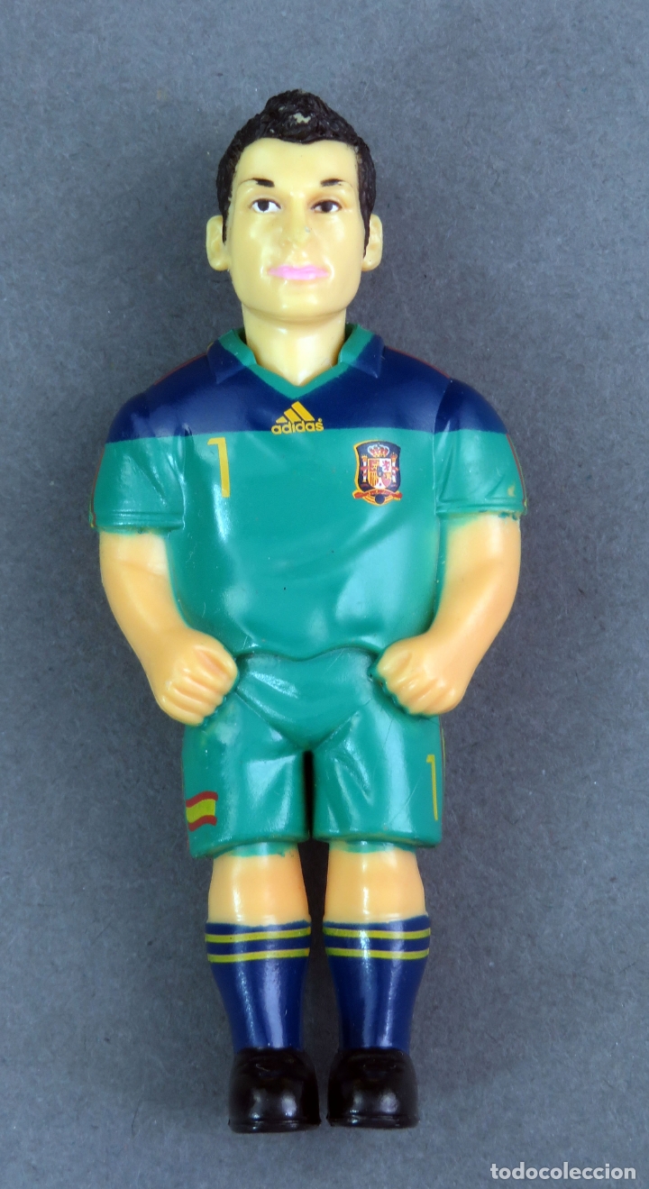 Coleccionismo deportivo: Figura PVC Casillas futbolista 8 cm