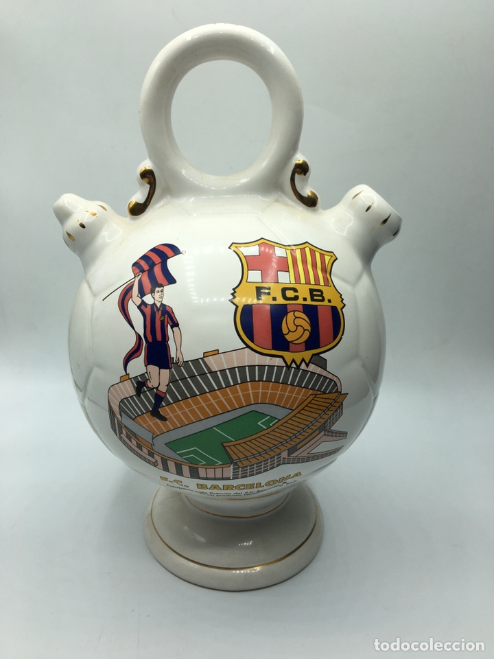 Coleccionismo deportivo: RAREZA BOTIJO F.C.B. FUTBOL CLUB BARCELONA CON ADORNOS DORADOS BAR&Ccedil;A PRODUCTO TICADE