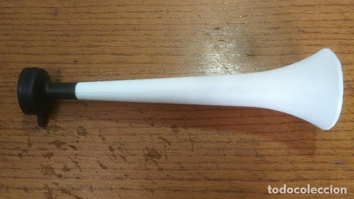 Coleccionismo deportivo: VUVUZELA,TROMPETA,VALENCIA C.F. A&Ntilde;OS 90