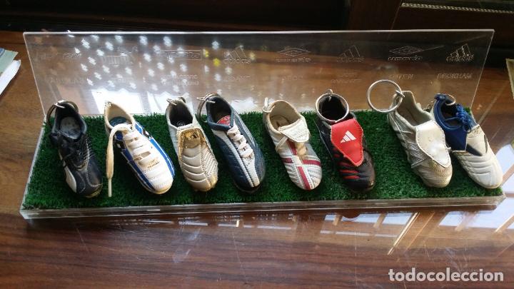 Sammelleidenschaft Sport: COLECCION MINI BOTAS FUTBOL MINIBOTAS LLAVERO CON EXPOSITOR