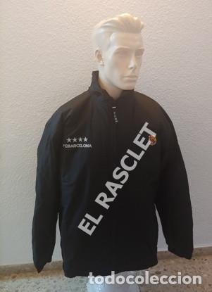 Coleccionismo deportivo: CHAQUETA TIPO PARKKA COLOR NEGRO PRODUCTO OFICIAL DEL F.C.BARCELONA -NUEVA -TALLA GRANDE