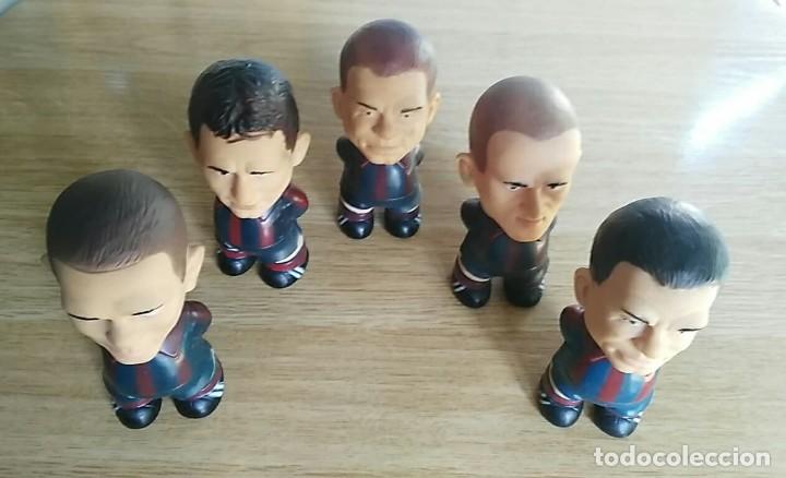 Sammelleidenschaft Sport: 5 MU&Ntilde;ECOS DE PLASTICO JUGADORES DE F.C.BARCELONA SE GIRA LA CABEZA Y BRAZOS ATRAS. MIDEN 15cm