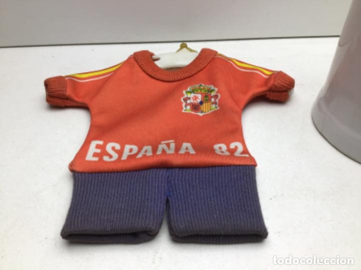 Coleccionismo deportivo: JARRA Y CAMISETA MUNDIAL FUTBOL ESPAÑA 1982 - NARANJITO - Foto 2 - 219860257