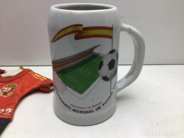 Coleccionismo deportivo: JARRA Y CAMISETA MUNDIAL FUTBOL ESPAÑA 1982 - NARANJITO - Foto 3 - 219860257