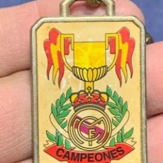 Colecionismo desportivo: LLAVERO REAL MADRID CLUB DE FUTBOL CAMPEONES R 5CMS. Lote 236696240