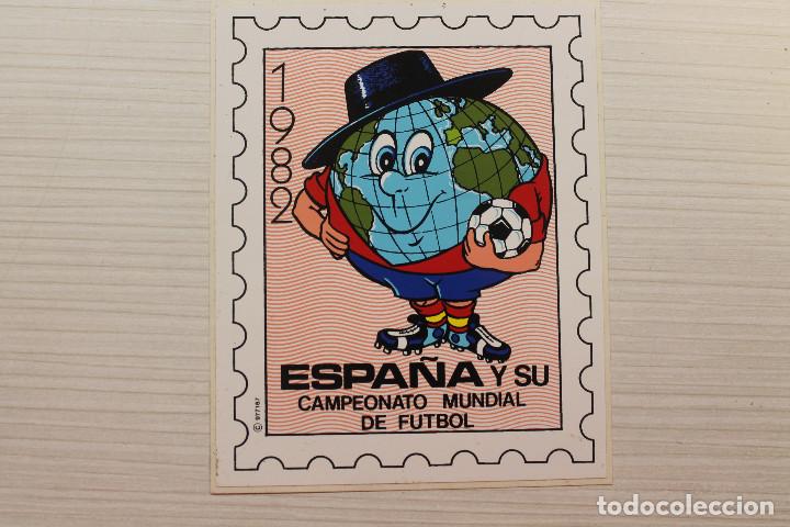 Coleccionismo deportivo: PEGATINA 1982, ESPA&Ntilde;A Y SU CAMPEONATO MUNDIAL DE F&Uacute;TBOL, NUNCA PEGADO, 9,50X8,80 CM