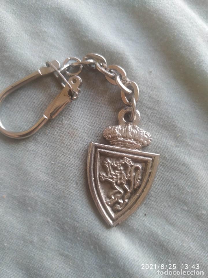Coleccionismo deportivo: Llavero keychain Real Zaragoza club de f&uacute;tbol plateado