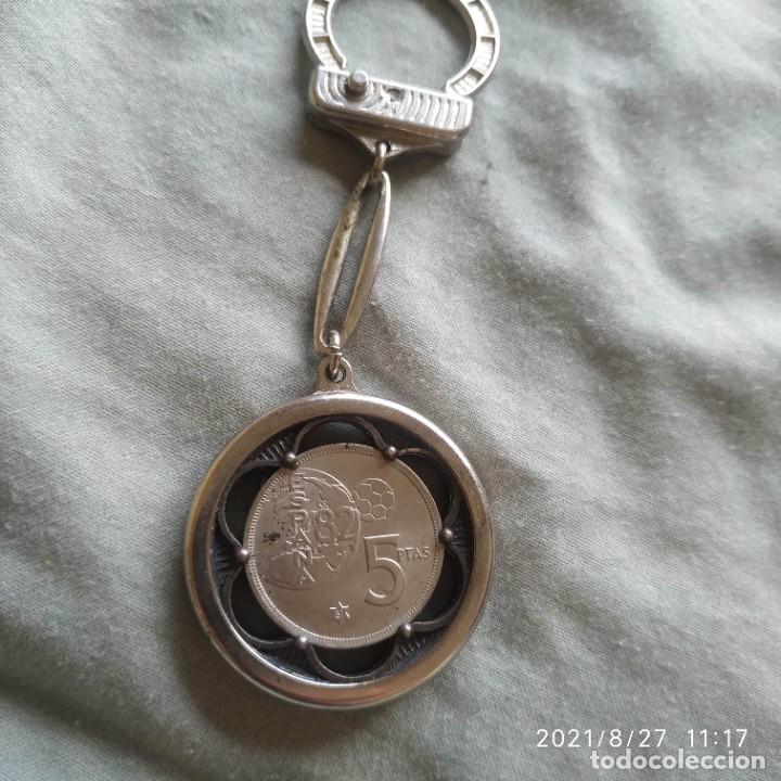 Coleccionismo deportivo: Llavero key chain moneda de 5 pesetas mundial 1982 Espa&ntilde;a World Cup