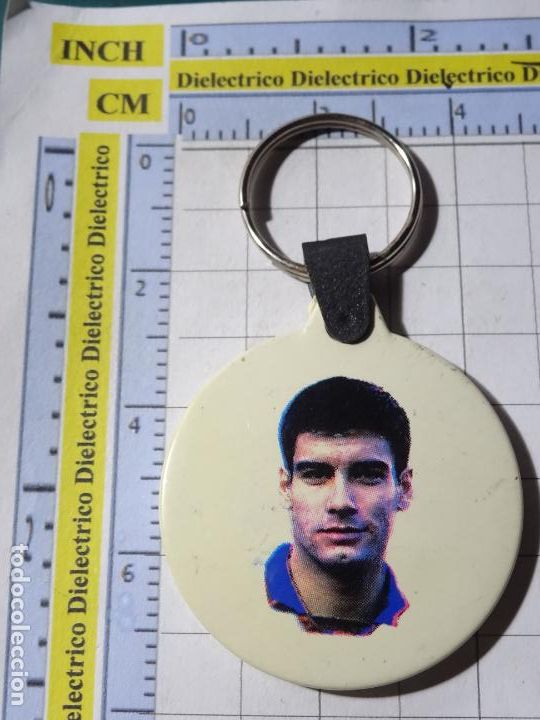 Coleccionismo deportivo: LLAVERO DE DEPORTES. F&Uacute;TBOL CLUB BARCELONA. JUGADOR PEP GUARDIOLA.