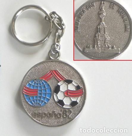 Coleccionismo deportivo: LLAVERO DE ESPA&Ntilde;A'82 NAVARRA CON EL MUNDIAL - F&Uacute;TBOL DEPORTE ESPA&Ntilde;A 82 1982 - MONUMENTO A LOS FUEROS