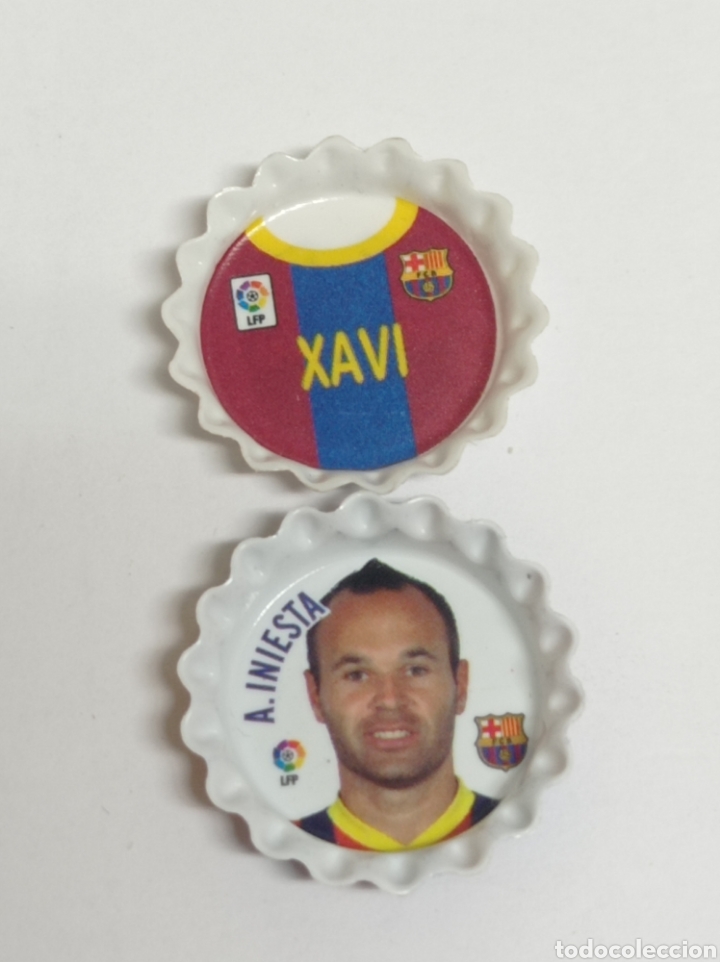 Coleccionismo deportivo: XAVI INIESTA, CHAPAS PLASTICO GREFUSA - Foto 1