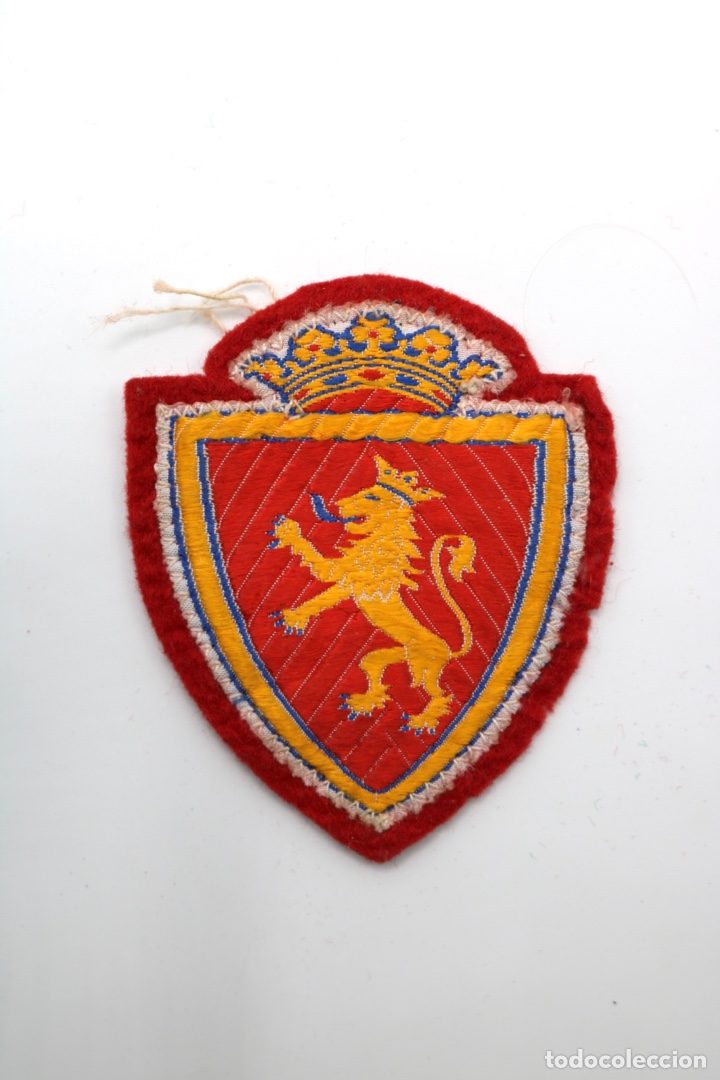 Coleccionismo deportivo: Parche antiguo Escudo de leon bordado REAL ZARAGOZA - Foto 1 - 300895933