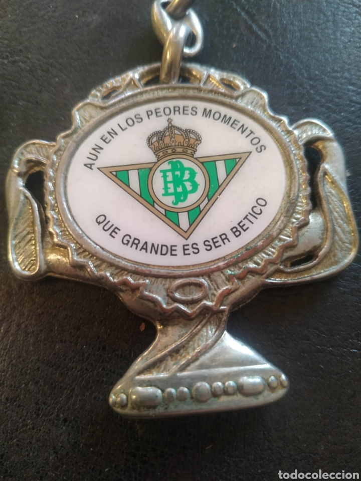 Coleccionismo deportivo: Llavero keychain Real Betis Balompi&eacute; qu&eacute; grande ser b&eacute;tico f&uacute;tbol