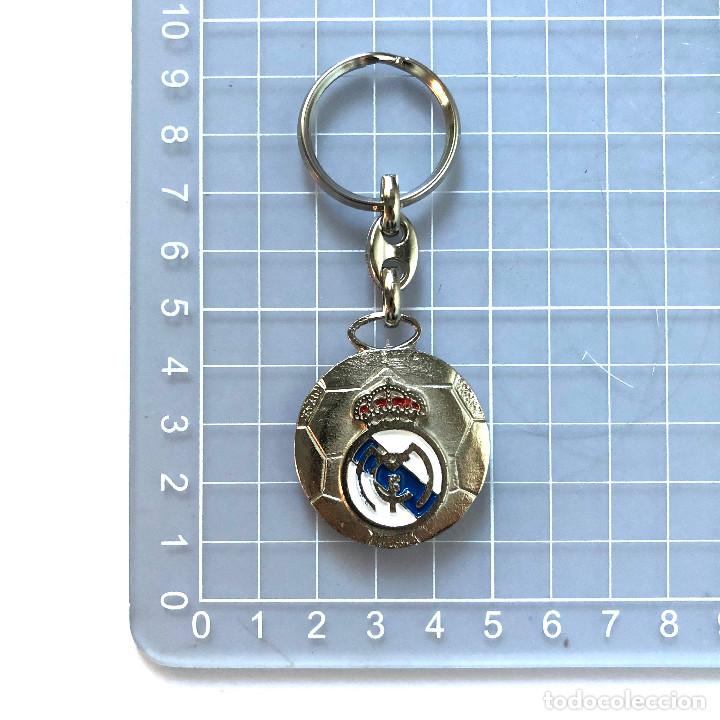 Collectionnisme sportif: LLAVERO COLECCI&Oacute;N LIGA F&Uacute;TBOL FOOTBALL LEAGUE ESCUDO REAL MADRID A DOS CARAS Y BAL&Oacute;N