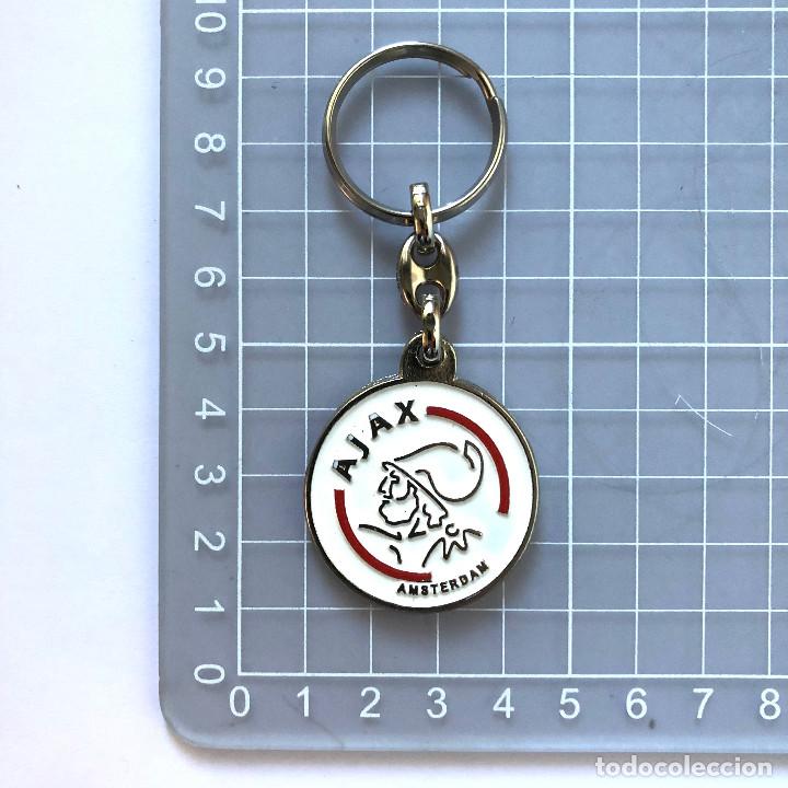 Coleccionismo deportivo: LLAVERO COLECCI&Oacute;N LIGA F&Uacute;TBOL FOOTBALL LEAGUE ESCUDO AJAX AMSTERDAM