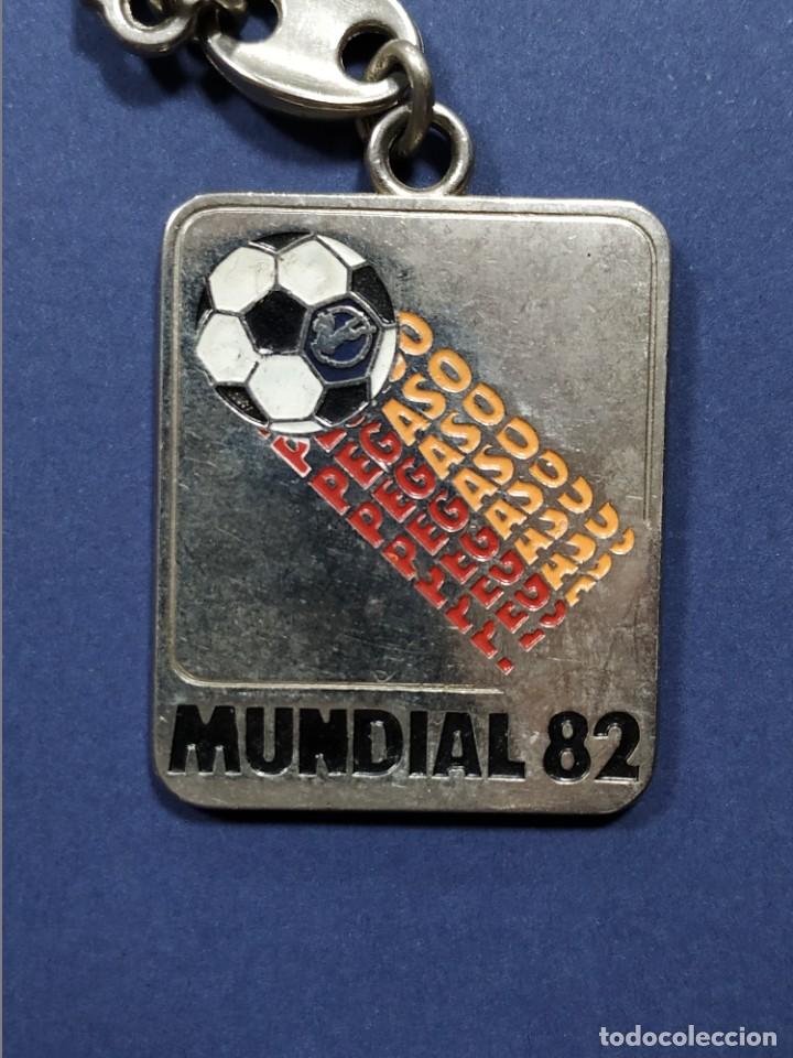 Coleccionismo deportivo: Llavero mundial 82 copa del mundo Espa&ntilde;a 1982 Publicidad Pegaso