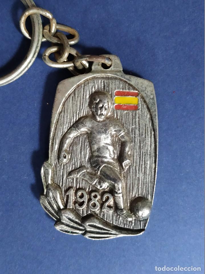 Coleccionismo deportivo: Llavero mundial 82 copa del mundo Espa&ntilde;a 1982 Publicidad negocio local Televok Cadiz