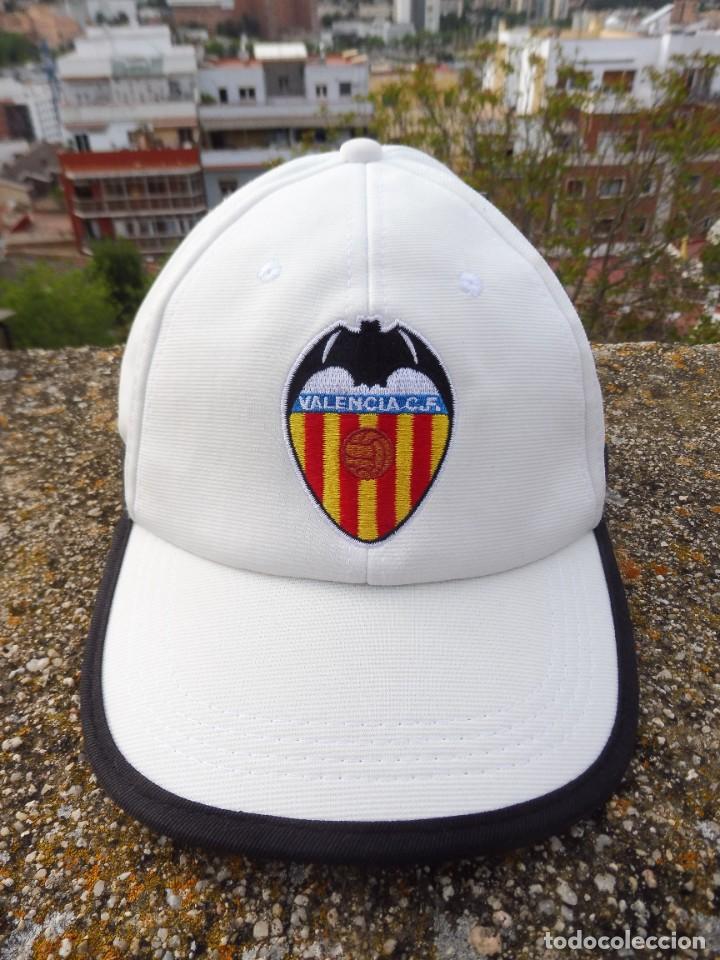 Coleccionismo deportivo: Gorra Valencia C.F. etiqueta producto oficial