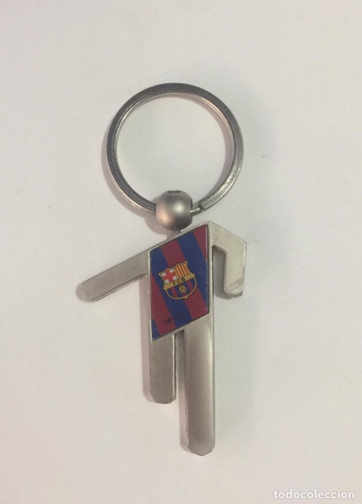 Coleccionismo deportivo: LLAVERO FCB BARCELONA - BARCA - JUGADOR CON ESCUDO