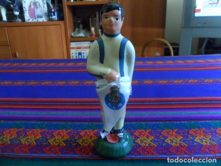 Sammelleidenschaft Sport: FC OPORTO PORTO FIGURA DE PORCELANA CON BANDER&Iacute;N. 17,5 CMS. A&Ntilde;OS 70. MUY RARA.