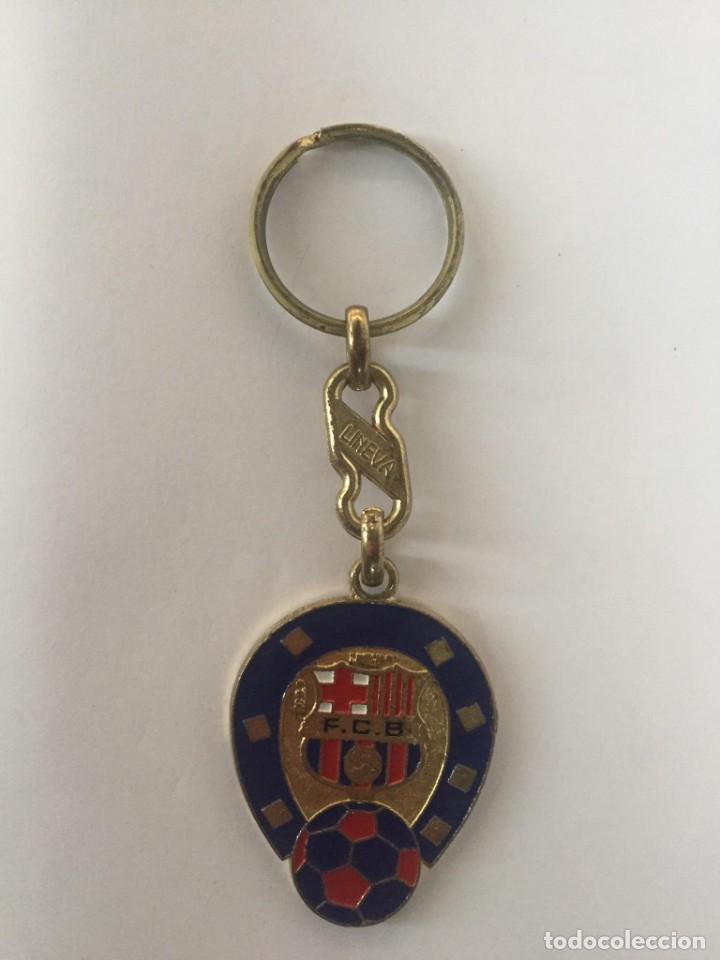 Coleccionismo deportivo: LLAVERO LINEVA FCB - ESCUDO Y BALON - LA MAYOR SUERTE ES SER DEL BARCA - BARCELONA