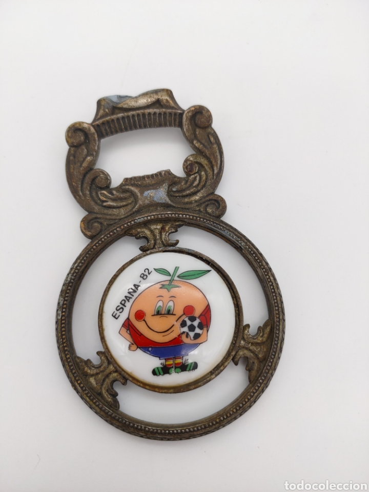 Coleccionismo deportivo: Abrebotellas Naranjito