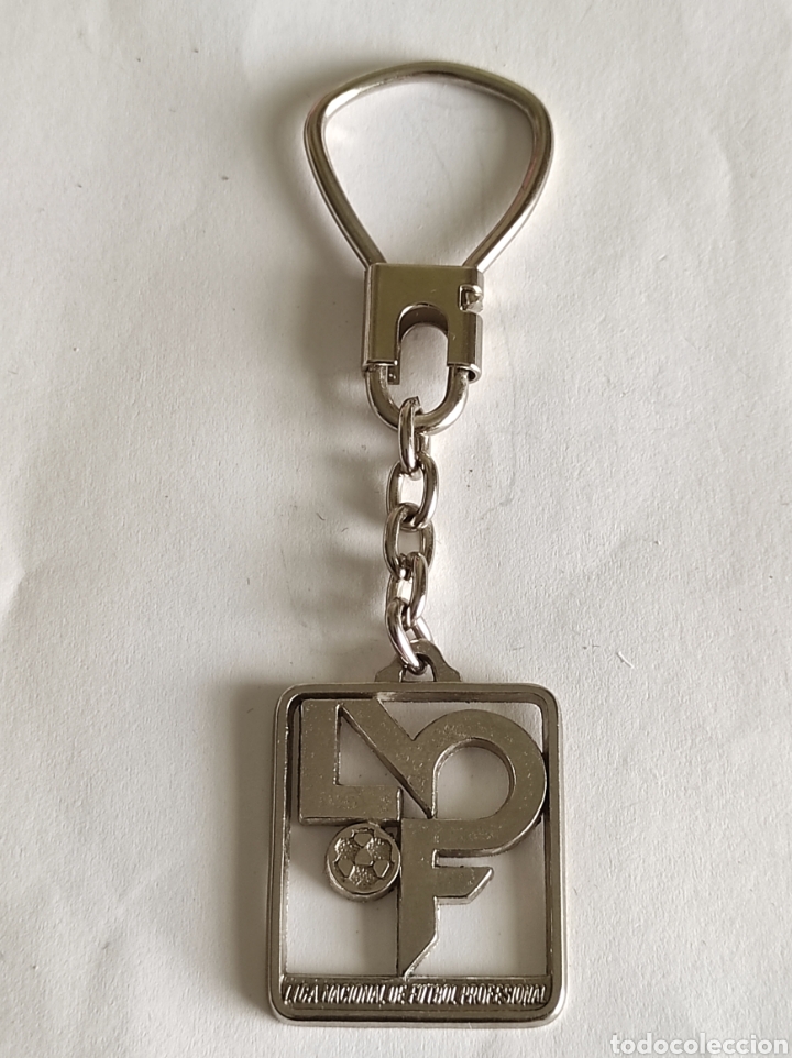 Sports collectibles: Llavero de metal de la Liga Nacional de F&uacute;tbol Profesional.