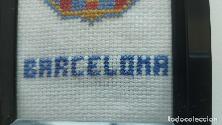 Coleccionismo deportivo: ESCUDO BAR&Ccedil;A PUNTO DE CRUZ - Foto 3