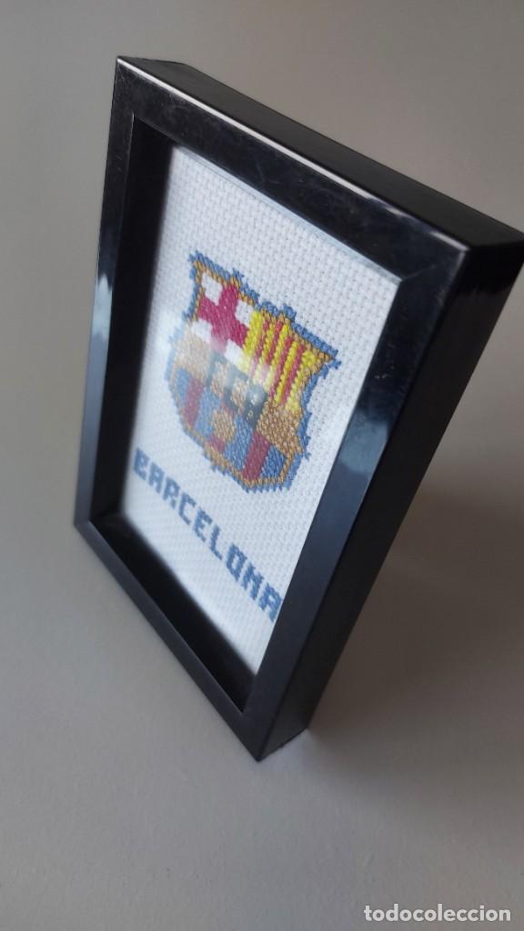 Coleccionismo deportivo: ESCUDO BAR&Ccedil;A PUNTO DE CRUZ - Foto 4