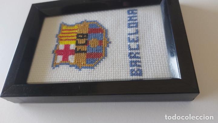Coleccionismo deportivo: ESCUDO BAR&Ccedil;A PUNTO DE CRUZ - Foto 6