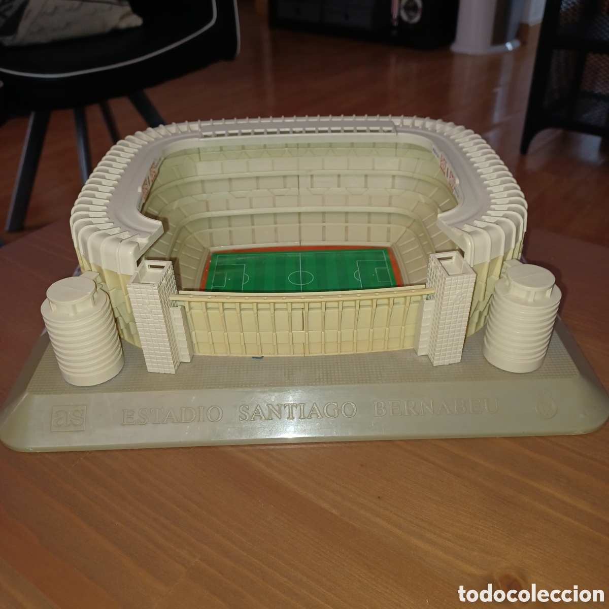 Sports collectibles: Maqueta antiguo estadio Santiago Bernabeu coleccionable diario As