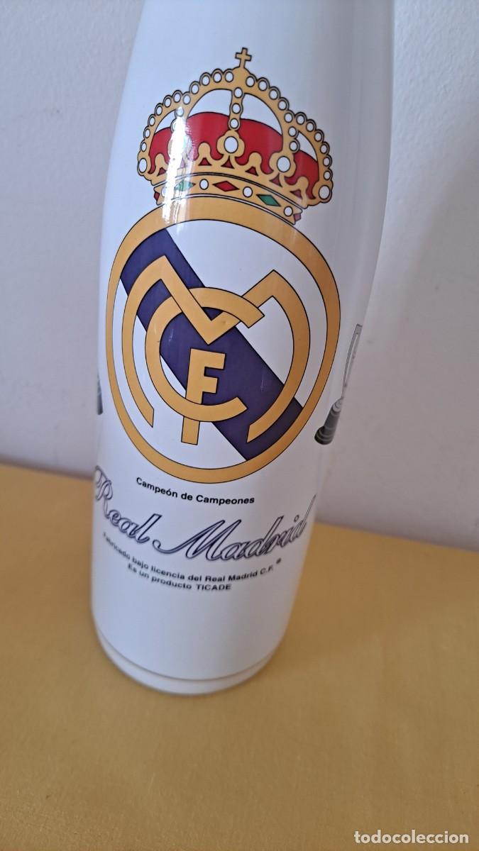 Coleccionismo deportivo: JUEGO DE BOTELLA Y 6 COPAS DEL REAL MADRID - Foto 2
