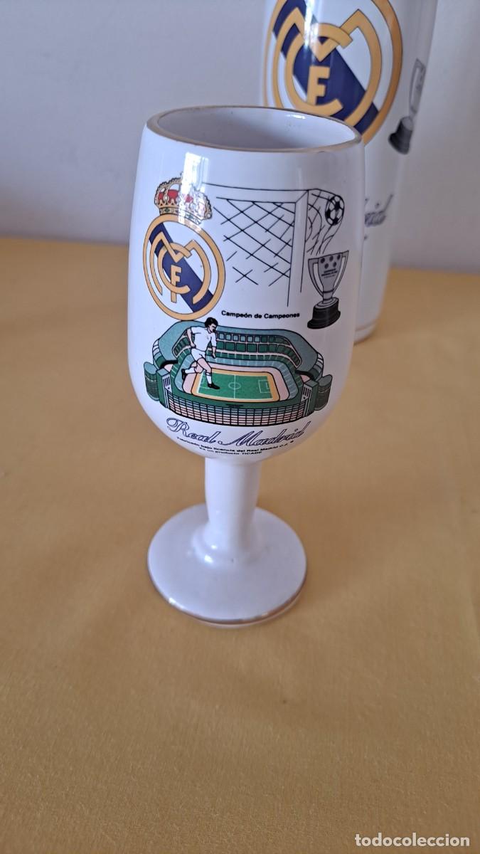 Coleccionismo deportivo: JUEGO DE BOTELLA Y 6 COPAS DEL REAL MADRID - Foto 3