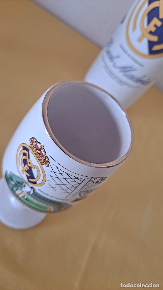 Coleccionismo deportivo: JUEGO DE BOTELLA Y 6 COPAS DEL REAL MADRID - Foto 4