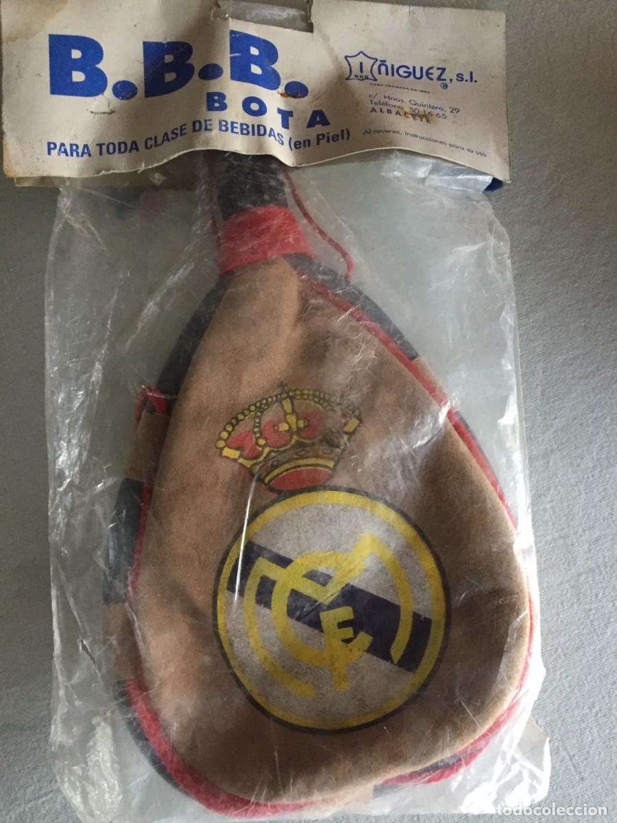 Coleccionismo deportivo: Bota de vino Las tres B B B con escudo Real Madrid